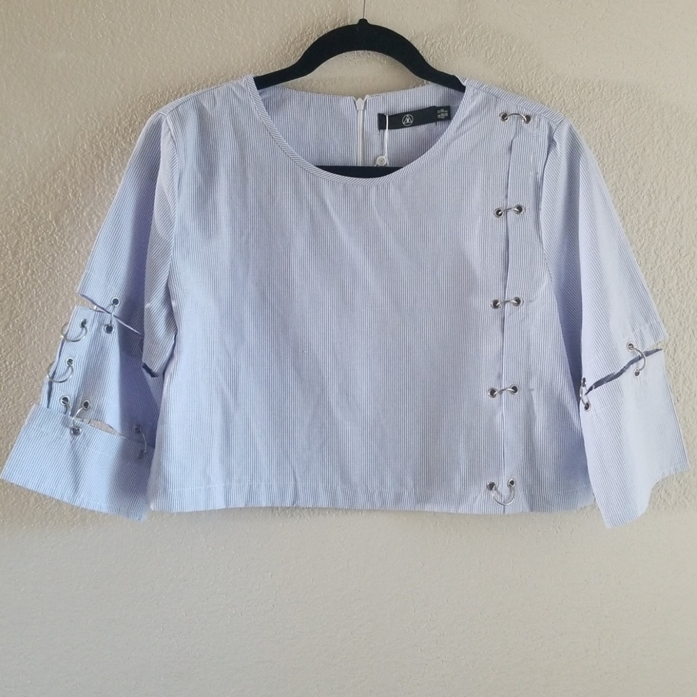 MISSGUIDED Pierced Crop Blouse